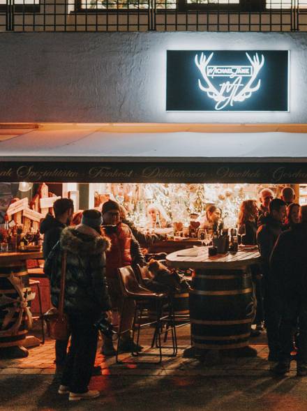 Terrasse mit Menschen - Tre.CULINARIA